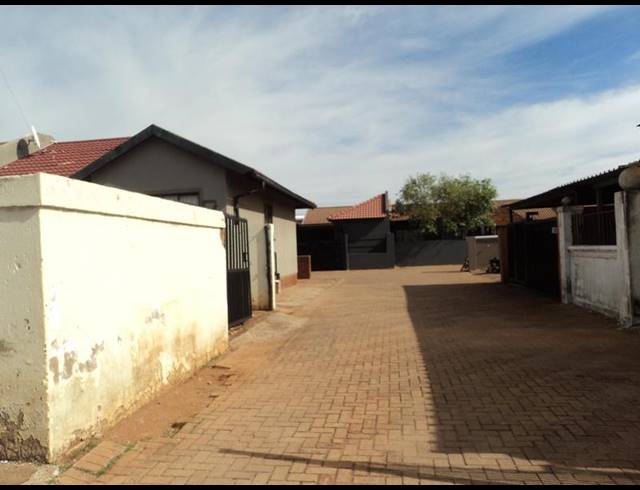 3 BEDROOM HOUSE FOR SALE IN PROTEA GLEN EXT